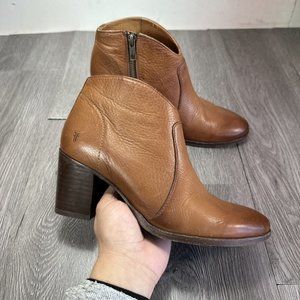 FRYE Women's 7B Booties Nora Short Ankle Zip Nutmeg Tan Leather Boots